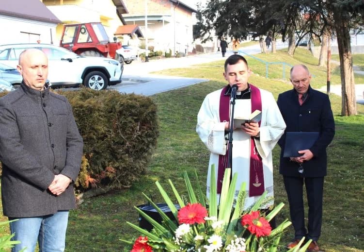 U SJEĆANJE NA POKOJNE BRANITELJE S PLETERNIČKOG PODRUČJA: Polaganjem vijenaca i svetom misom odana počast herojima Domovinskog rata