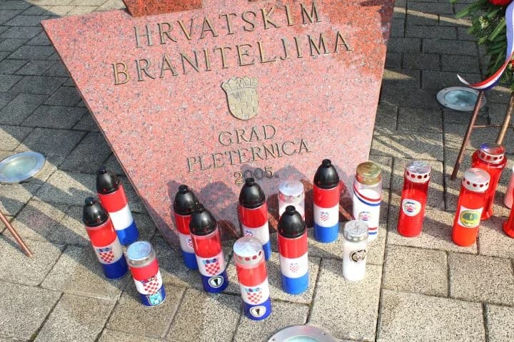 U SJEĆANJE NA POKOJNE BRANITELJE S PLETERNIČKOG PODRUČJA: Polaganjem vijenaca i svetom misom odana počast herojima Domovinskog rata