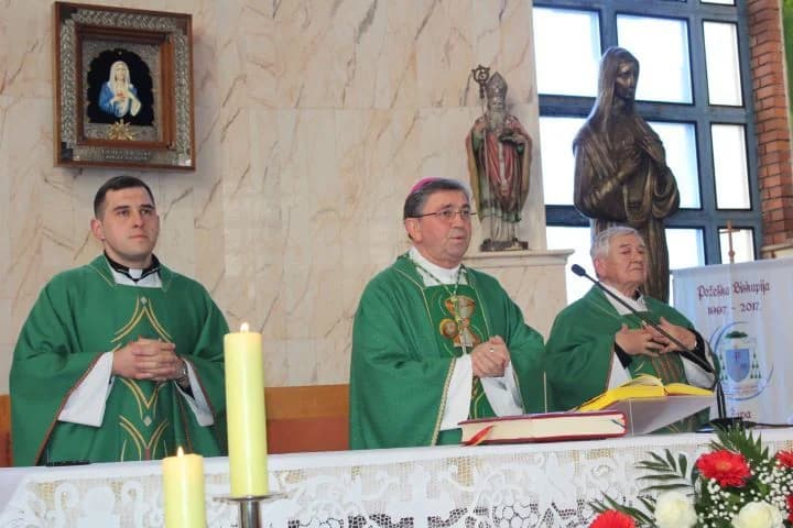 U SJEĆANJE NA POKOJNE BRANITELJE S PLETERNIČKOG PODRUČJA: Polaganjem vijenaca i svetom misom odana počast herojima Domovinskog rata