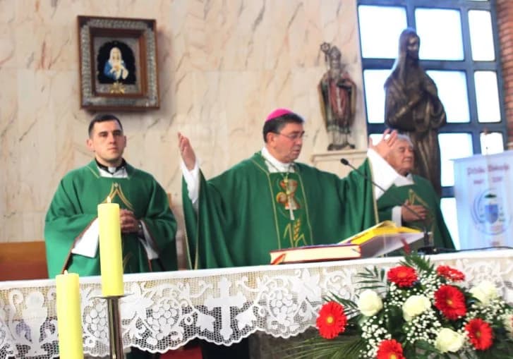 U SJEĆANJE NA POKOJNE BRANITELJE S PLETERNIČKOG PODRUČJA: Polaganjem vijenaca i svetom misom odana počast herojima Domovinskog rata