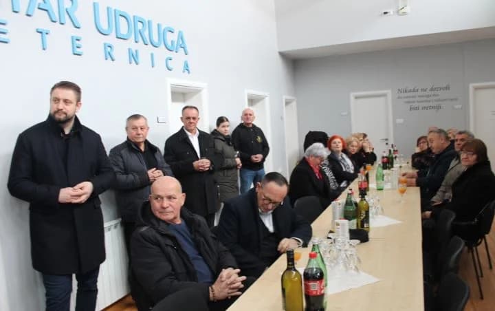 U SJEĆANJE NA POKOJNE BRANITELJE S PLETERNIČKOG PODRUČJA: Polaganjem vijenaca i svetom misom odana počast herojima Domovinskog rata