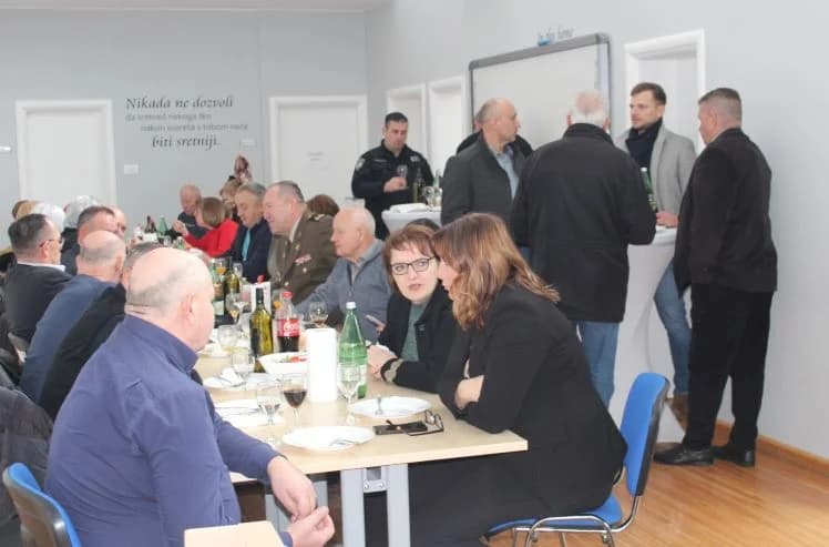U SJEĆANJE NA POKOJNE BRANITELJE S PLETERNIČKOG PODRUČJA: Polaganjem vijenaca i svetom misom odana počast herojima Domovinskog rata