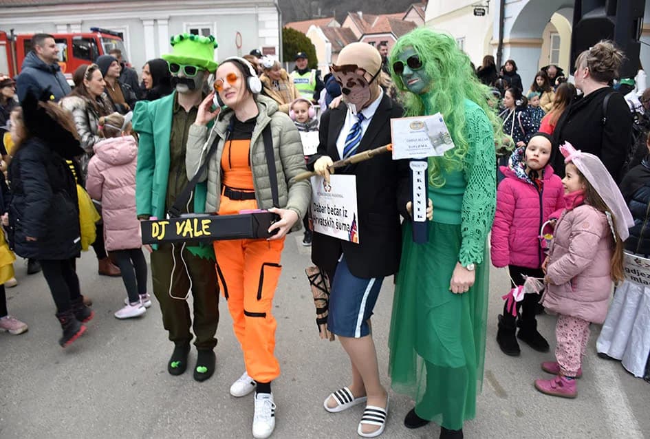 POŽEŠKI MASKENBAL: Ključeve grada predao požeški gradonačelnik novoj ekipi - ali samo nakratko ma koliko to drugi jako priželjkuju!