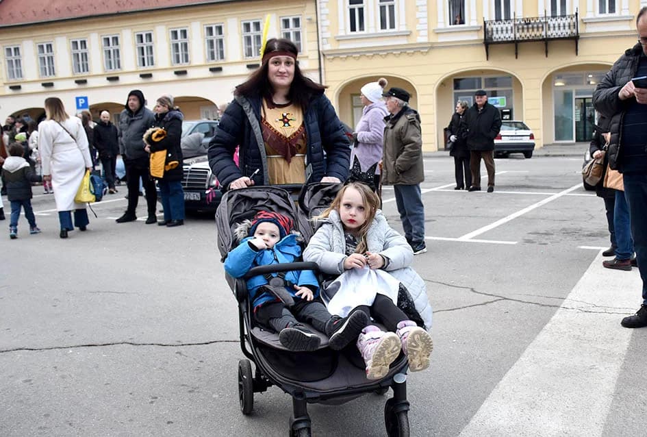 POŽEŠKI MASKENBAL: Ključeve grada predao požeški gradonačelnik novoj ekipi - ali samo nakratko ma koliko to drugi jako priželjkuju!