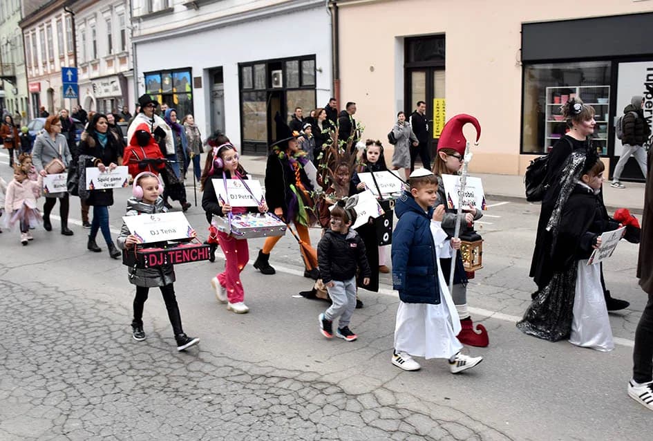 POŽEŠKI MASKENBAL: Ključeve grada predao požeški gradonačelnik novoj ekipi - ali samo nakratko ma koliko to drugi jako priželjkuju!