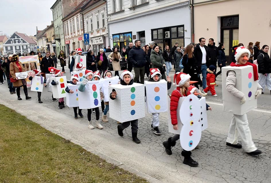 POŽEŠKI MASKENBAL: Ključeve grada predao požeški gradonačelnik novoj ekipi - ali samo nakratko ma koliko to drugi jako priželjkuju!