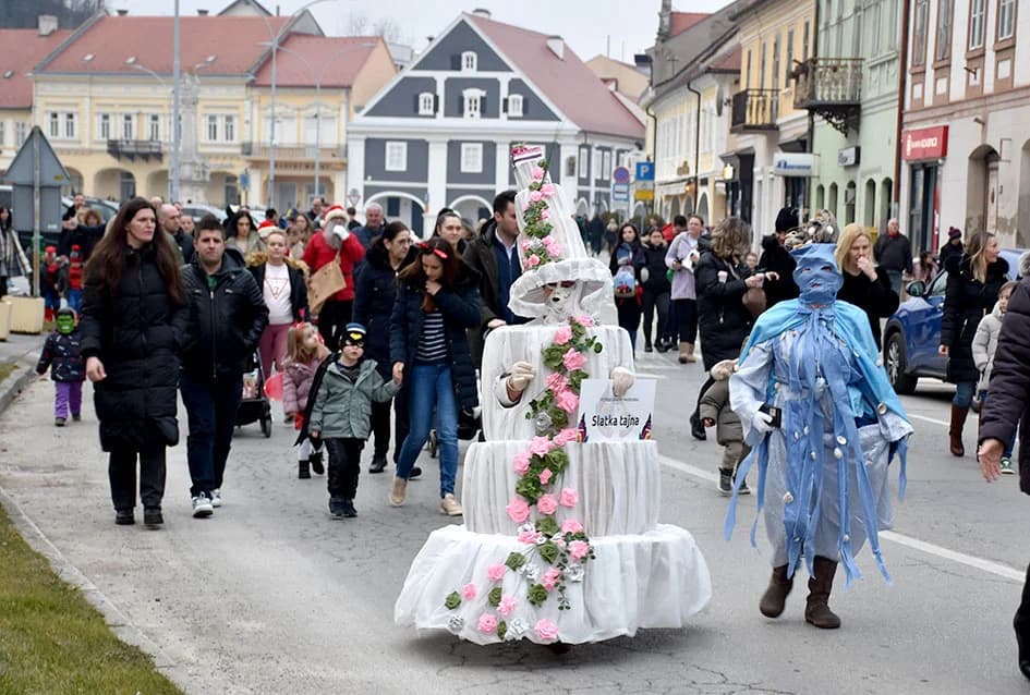 POŽEŠKI MASKENBAL: Ključeve grada predao požeški gradonačelnik novoj ekipi - ali samo nakratko ma koliko to drugi jako priželjkuju!