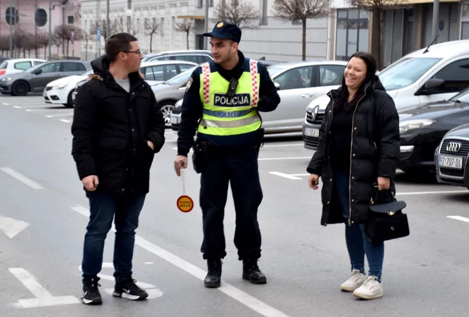 POŽEŠKI MASKENBAL: Ključeve grada predao požeški gradonačelnik novoj ekipi - ali samo nakratko ma koliko to drugi jako priželjkuju!