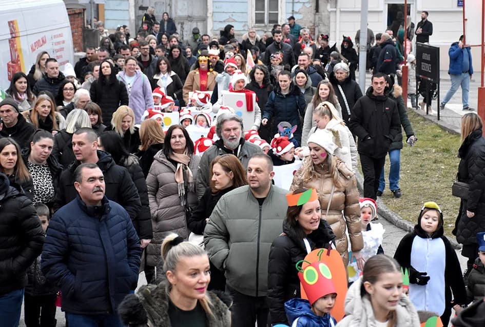 POŽEŠKI MASKENBAL: Ključeve grada predao požeški gradonačelnik novoj ekipi - ali samo nakratko ma koliko to drugi jako priželjkuju!