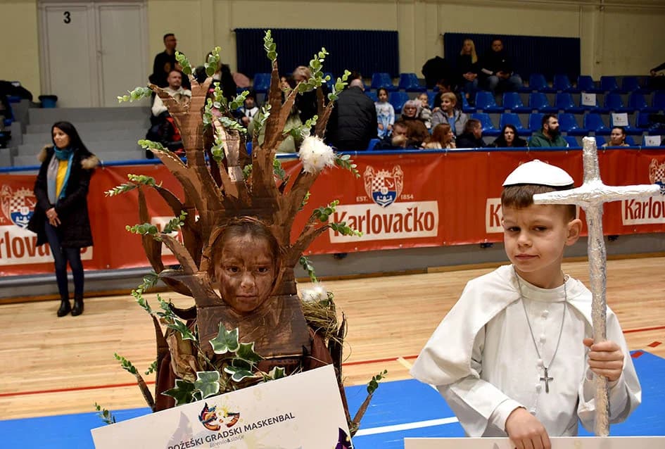 POŽEŠKI MASKENBAL: Ključeve grada predao požeški gradonačelnik novoj ekipi - ali samo nakratko ma koliko to drugi jako priželjkuju!