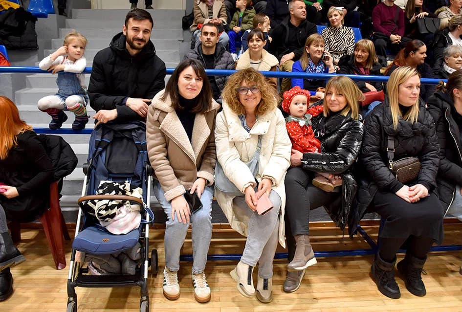 POŽEŠKI MASKENBAL: Ključeve grada predao požeški gradonačelnik novoj ekipi - ali samo nakratko ma koliko to drugi jako priželjkuju!