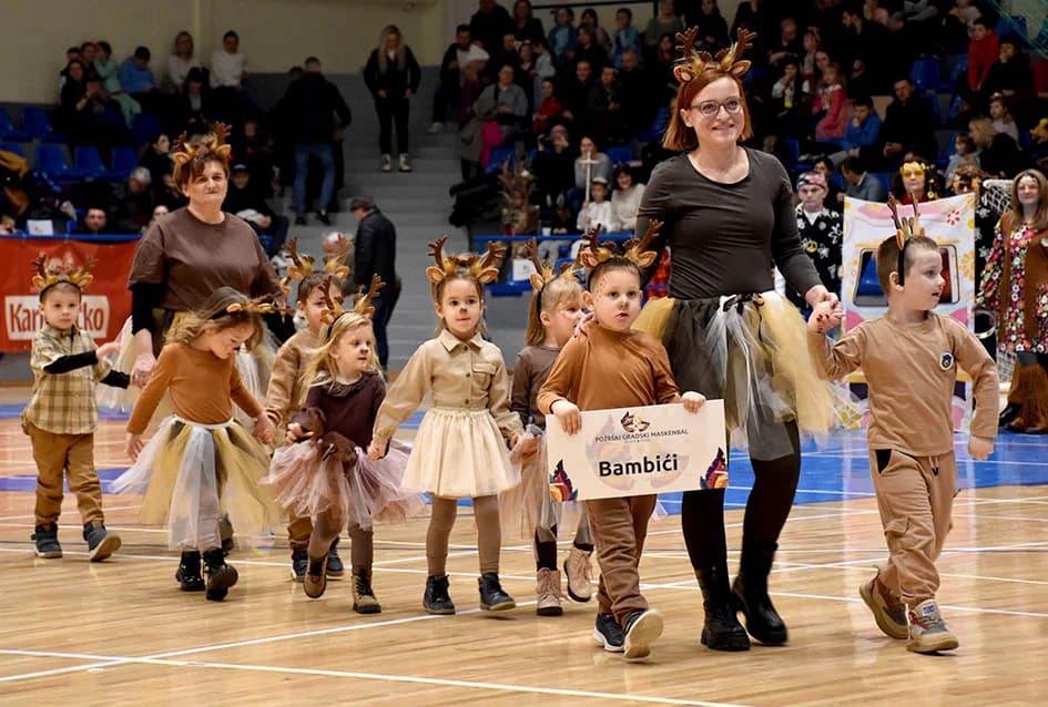 POŽEŠKI MASKENBAL: Ključeve grada predao požeški gradonačelnik novoj ekipi - ali samo nakratko ma koliko to drugi jako priželjkuju!