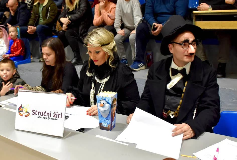 POŽEŠKI MASKENBAL: Ključeve grada predao požeški gradonačelnik novoj ekipi - ali samo nakratko ma koliko to drugi jako priželjkuju!