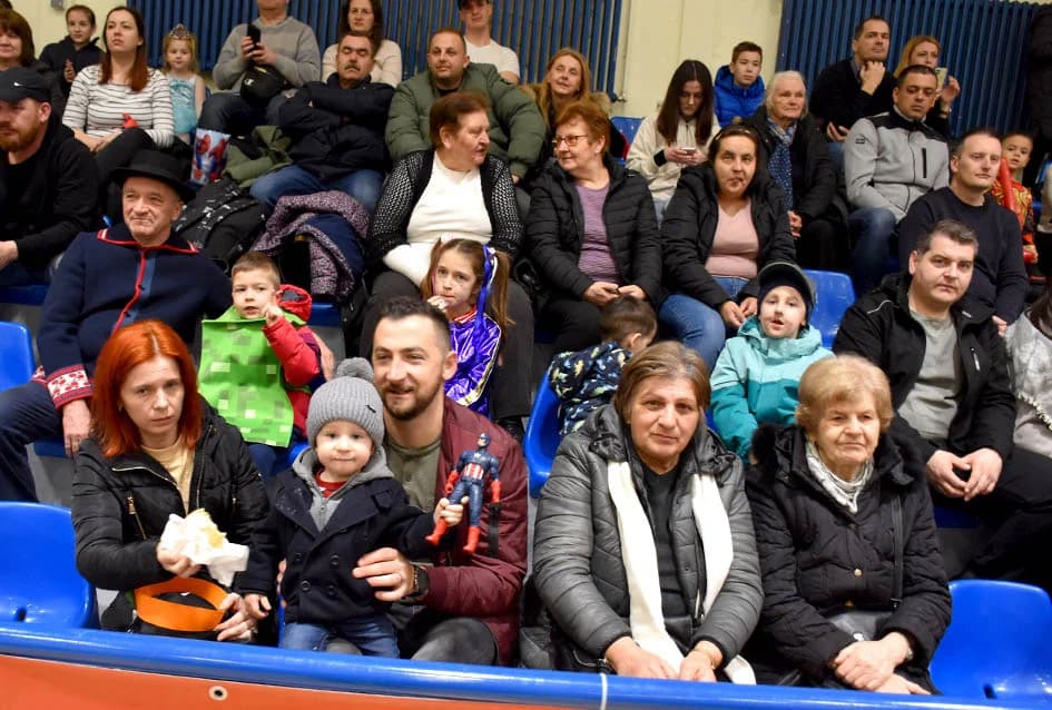 POŽEŠKI MASKENBAL: Ključeve grada predao požeški gradonačelnik novoj ekipi - ali samo nakratko ma koliko to drugi jako priželjkuju!