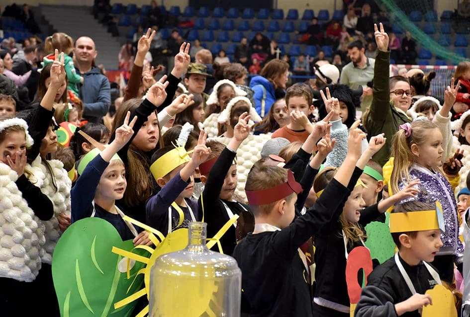 POŽEŠKI MASKENBAL: Ključeve grada predao požeški gradonačelnik novoj ekipi - ali samo nakratko ma koliko to drugi jako priželjkuju!