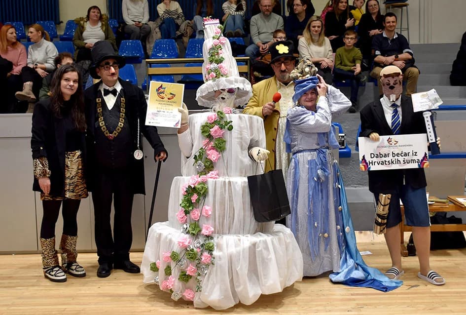 POŽEŠKI MASKENBAL: Ključeve grada predao požeški gradonačelnik novoj ekipi - ali samo nakratko ma koliko to drugi jako priželjkuju!