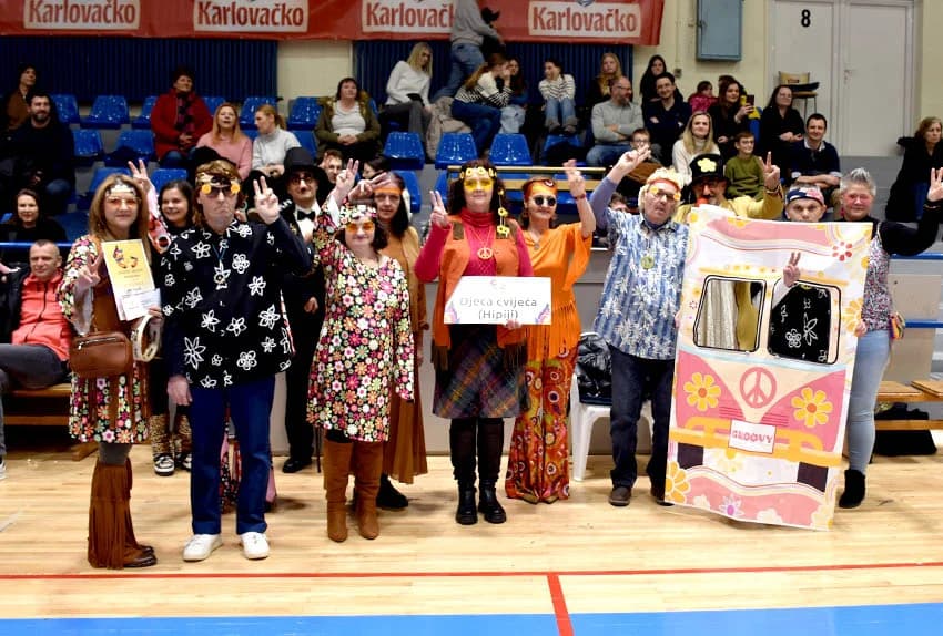 POŽEŠKI MASKENBAL: Ključeve grada predao požeški gradonačelnik novoj ekipi - ali samo nakratko ma koliko to drugi jako priželjkuju!