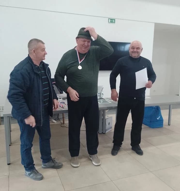 TURNIR PRIJATELJSTVA U BRESTOVCU: Pobjednički pehar Šahovskom klubu Jajce
