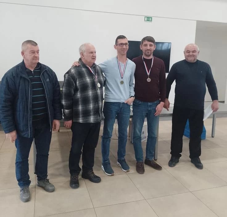 TURNIR PRIJATELJSTVA U BRESTOVCU: Pobjednički pehar Šahovskom klubu Jajce