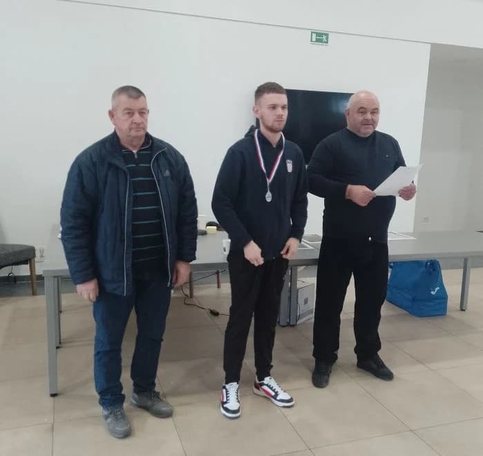 TURNIR PRIJATELJSTVA U BRESTOVCU: Pobjednički pehar Šahovskom klubu Jajce