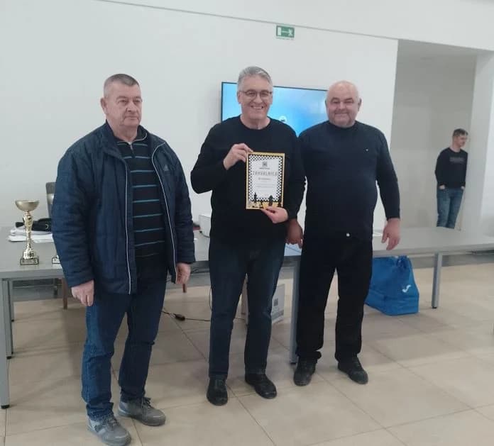 TURNIR PRIJATELJSTVA U BRESTOVCU: Pobjednički pehar Šahovskom klubu Jajce