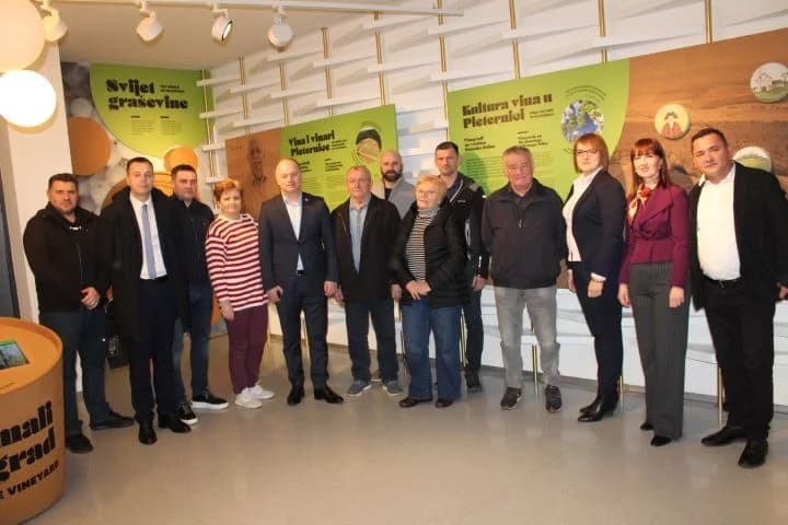 NA POZIV GRADSKOG OGRANKA DOMOVINSKOG POKRETA Ministar demografije i useljeništva Ivan Šipić posjetio Pleternicu