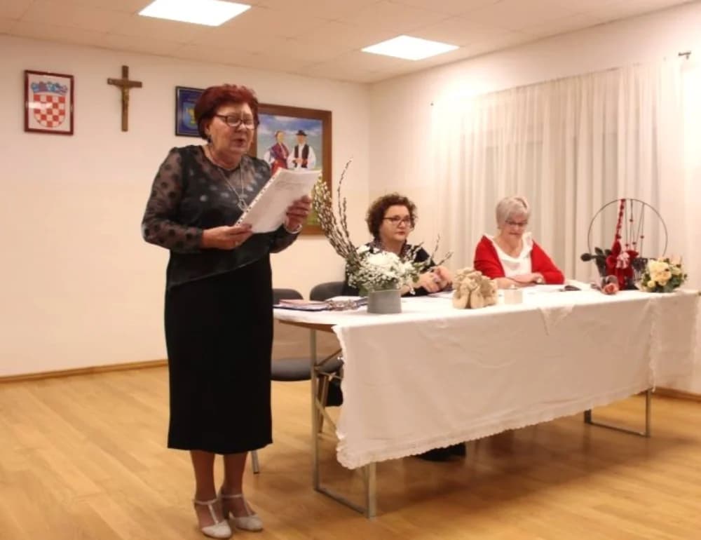 Predstavljena zbirka pjesama „U sjeni jeseni“ autorice Mire Šulc iz Jakšića