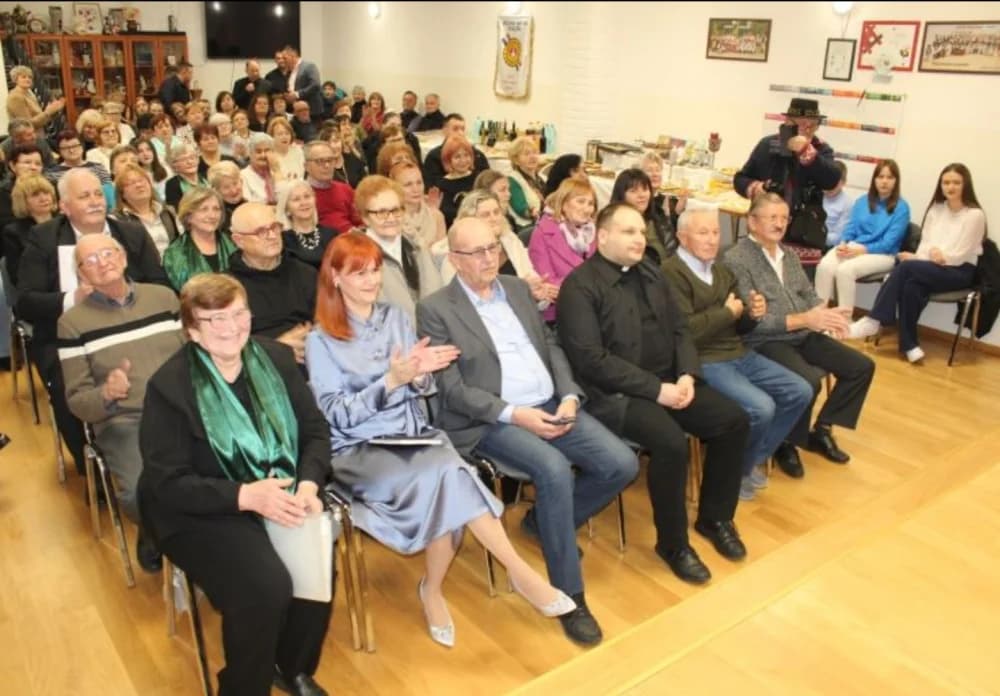 Predstavljena zbirka pjesama „U sjeni jeseni“ autorice Mire Šulc iz Jakšića