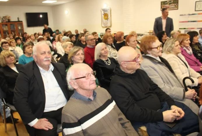 Predstavljena zbirka pjesama „U sjeni jeseni“ autorice Mire Šulc iz Jakšića