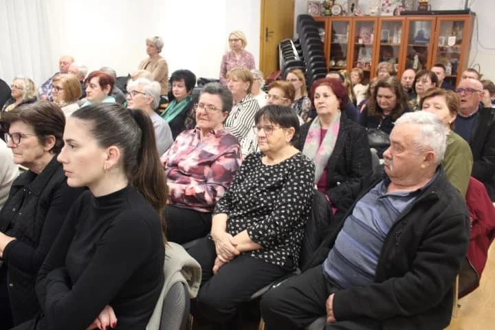Predstavljena zbirka pjesama „U sjeni jeseni“ autorice Mire Šulc iz Jakšića