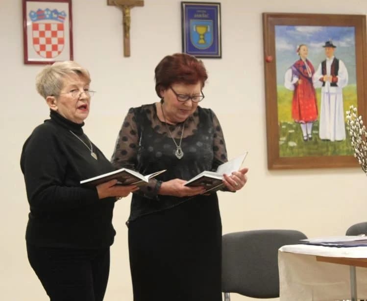 Predstavljena zbirka pjesama „U sjeni jeseni“ autorice Mire Šulc iz Jakšića
