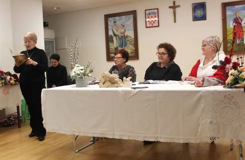 Predstavljena zbirka pjesama „U sjeni jeseni“ autorice Mire Šulc iz Jakšića