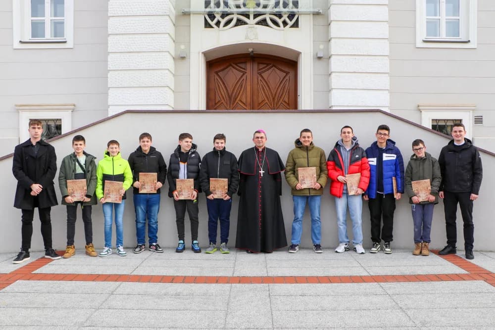 Učenici 7. i 8. razreda Posavskog arhiđakonata posjetili požeški Kolegij