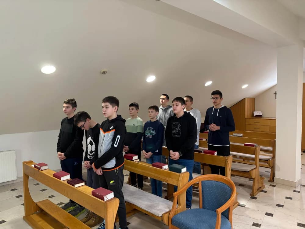 Učenici 7. i 8. razreda Posavskog arhiđakonata posjetili požeški Kolegij