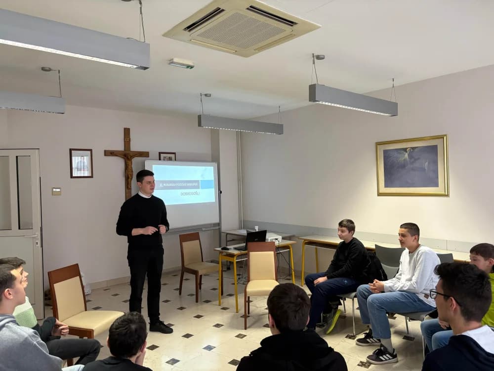 Učenici 7. i 8. razreda Posavskog arhiđakonata posjetili požeški Kolegij