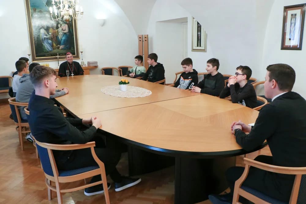 Učenici 7. i 8. razreda Posavskog arhiđakonata posjetili požeški Kolegij