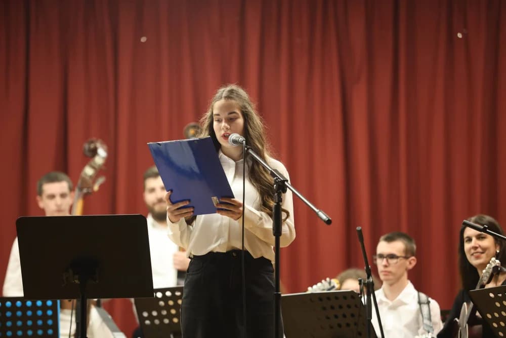 Dirljivim skladbama oduševili Kutjevčane: “Tamburom kroz Slavoniju i Hercegovinu”: