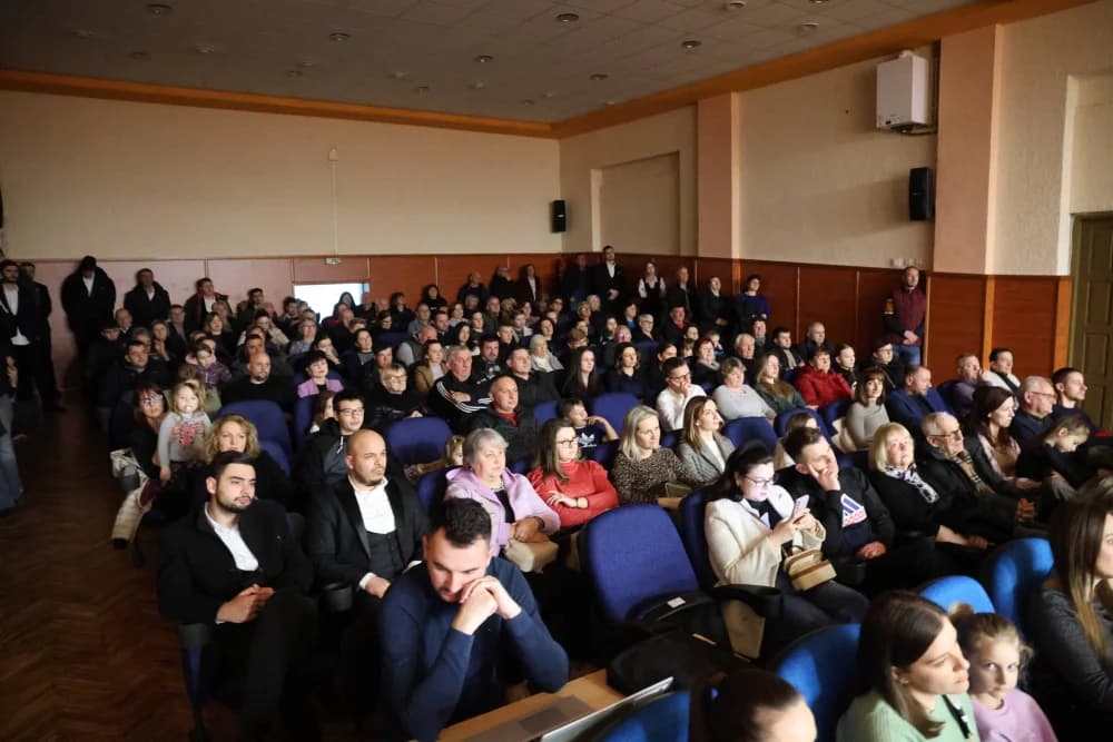 Dirljivim skladbama oduševili Kutjevčane: “Tamburom kroz Slavoniju i Hercegovinu”: