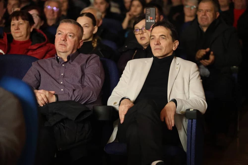 Dirljivim skladbama oduševili Kutjevčane: “Tamburom kroz Slavoniju i Hercegovinu”: