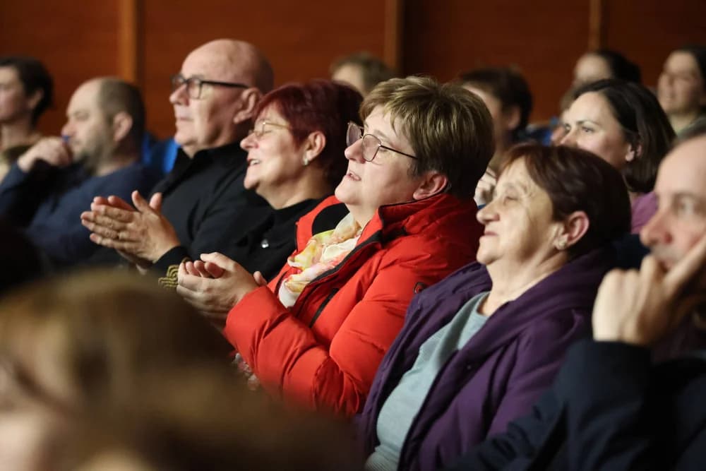 Dirljivim skladbama oduševili Kutjevčane: “Tamburom kroz Slavoniju i Hercegovinu”: