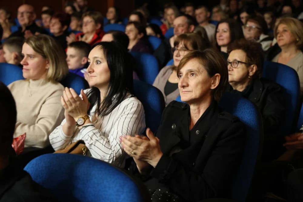 Dirljivim skladbama oduševili Kutjevčane: “Tamburom kroz Slavoniju i Hercegovinu”: