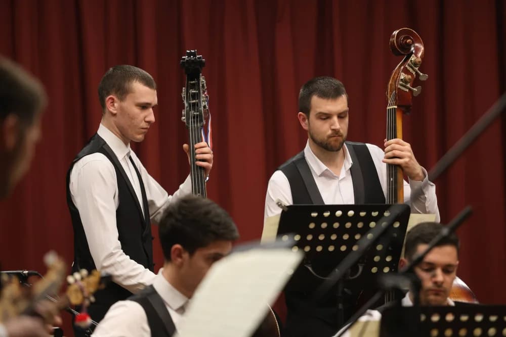 Dirljivim skladbama oduševili Kutjevčane: “Tamburom kroz Slavoniju i Hercegovinu”:
