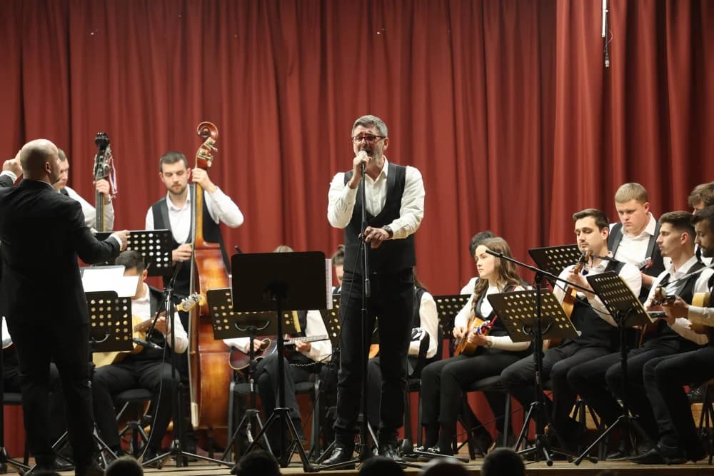 Dirljivim skladbama oduševili Kutjevčane: “Tamburom kroz Slavoniju i Hercegovinu”: