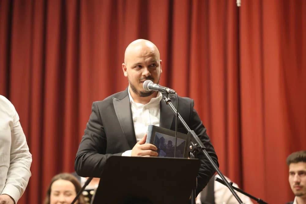 Dirljivim skladbama oduševili Kutjevčane: “Tamburom kroz Slavoniju i Hercegovinu”: