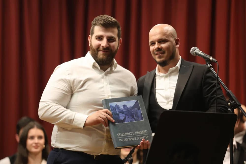 Dirljivim skladbama oduševili Kutjevčane: “Tamburom kroz Slavoniju i Hercegovinu”: