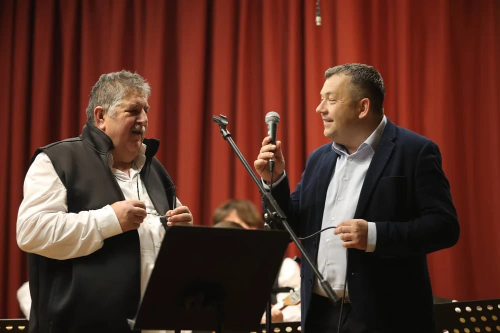 Dirljivim skladbama oduševili Kutjevčane: “Tamburom kroz Slavoniju i Hercegovinu”: