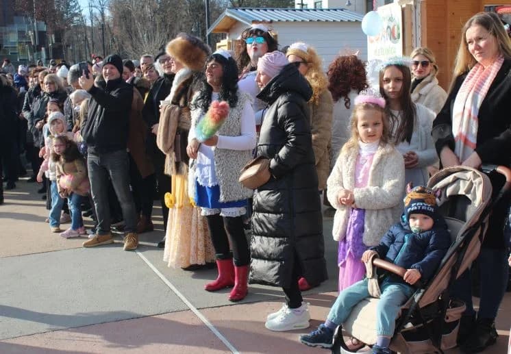 MAŠKARE NA TRGU BEĆARCA: Zanimljiv glazbeno-plesni program uz nagrade za najkreativnije maske
