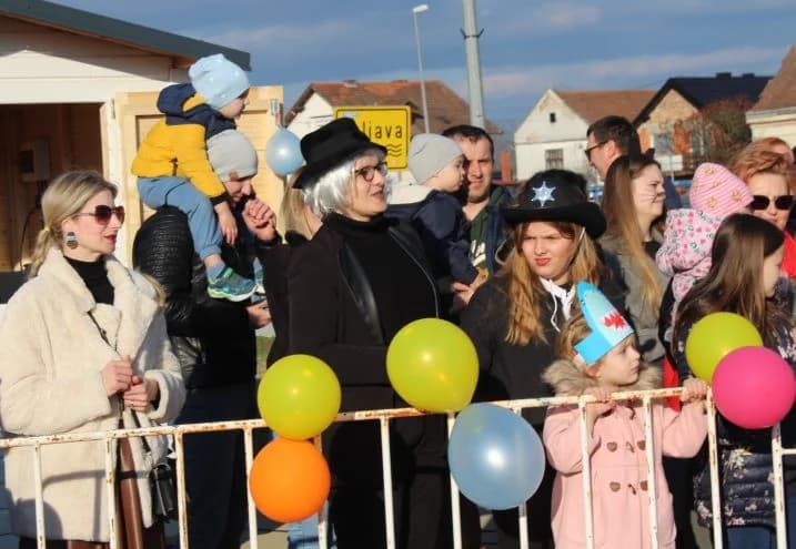 MAŠKARE NA TRGU BEĆARCA: Zanimljiv glazbeno-plesni program uz nagrade za najkreativnije maske