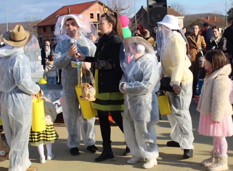 MAŠKARE NA TRGU BEĆARCA: Zanimljiv glazbeno-plesni program uz nagrade za najkreativnije maske