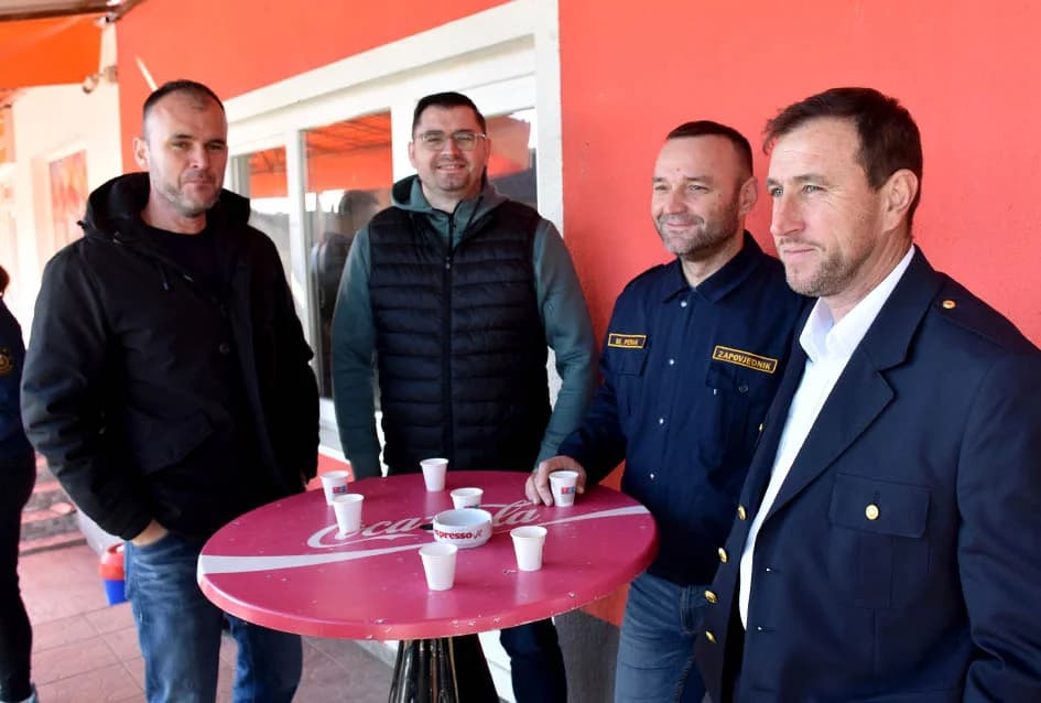 SKUPŠTINA DVD GRABARJE: Ivan Čavec primio spomenicu za 60 godina u vatrogastvu
